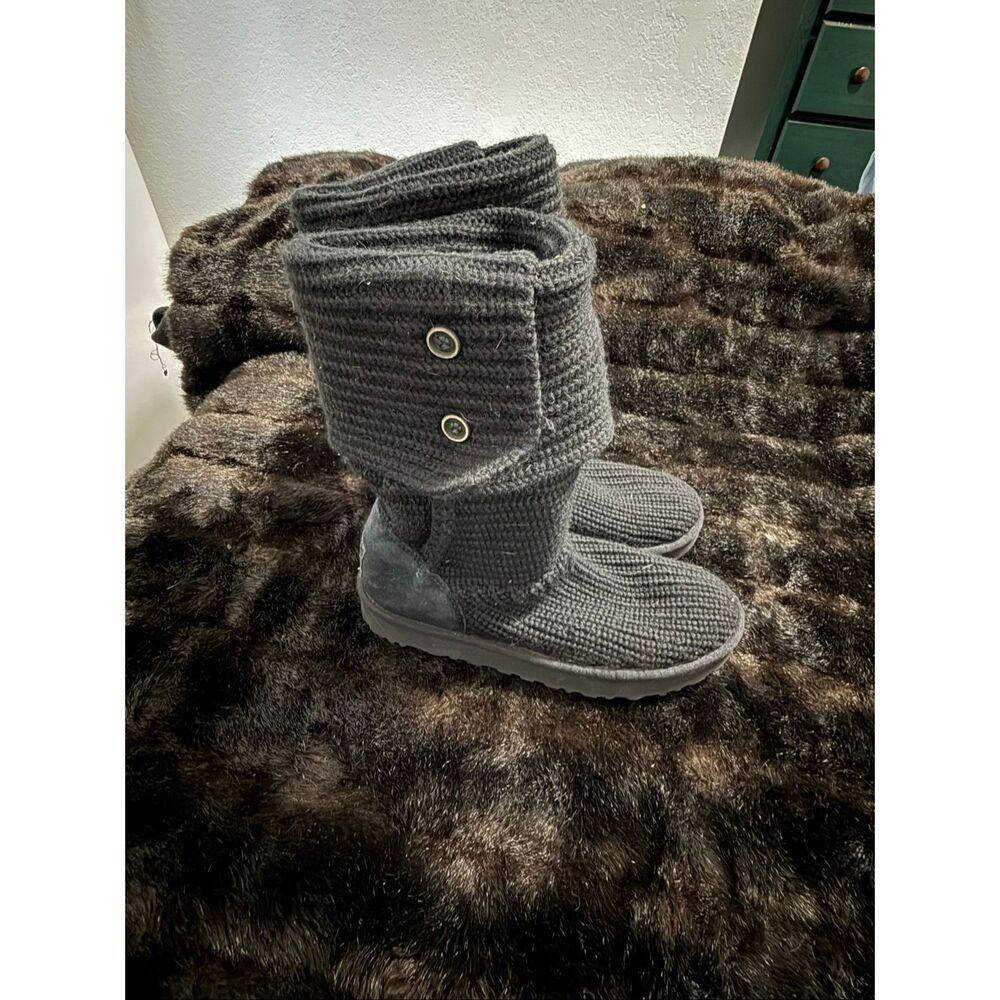 UGG Classic Cardy Button Detailed black Knit Boots 9 winter warm